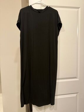 SHEIN Black Crewneck Tee Dress